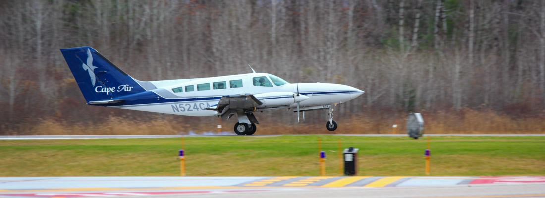 Cape Air landing at Rutland Airport